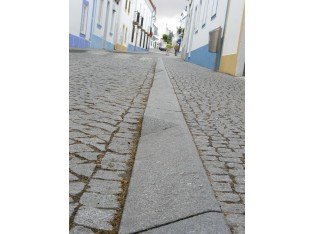 Aplicação lancil rampeado
